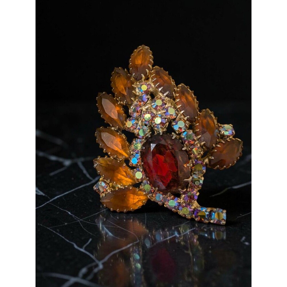VTG Juliana Style D&E Amber Topaz Rootbeer Rhinestone Aurora Borealis Brooch Pin